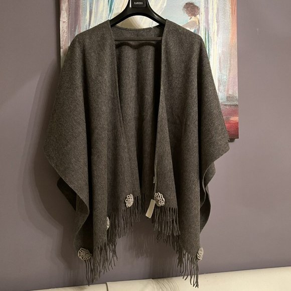 PORTOLANO Accessories - PORTOLANO 100% Wool Shawl Scarf Poncho Ruana Fringe 💖Great gift💖